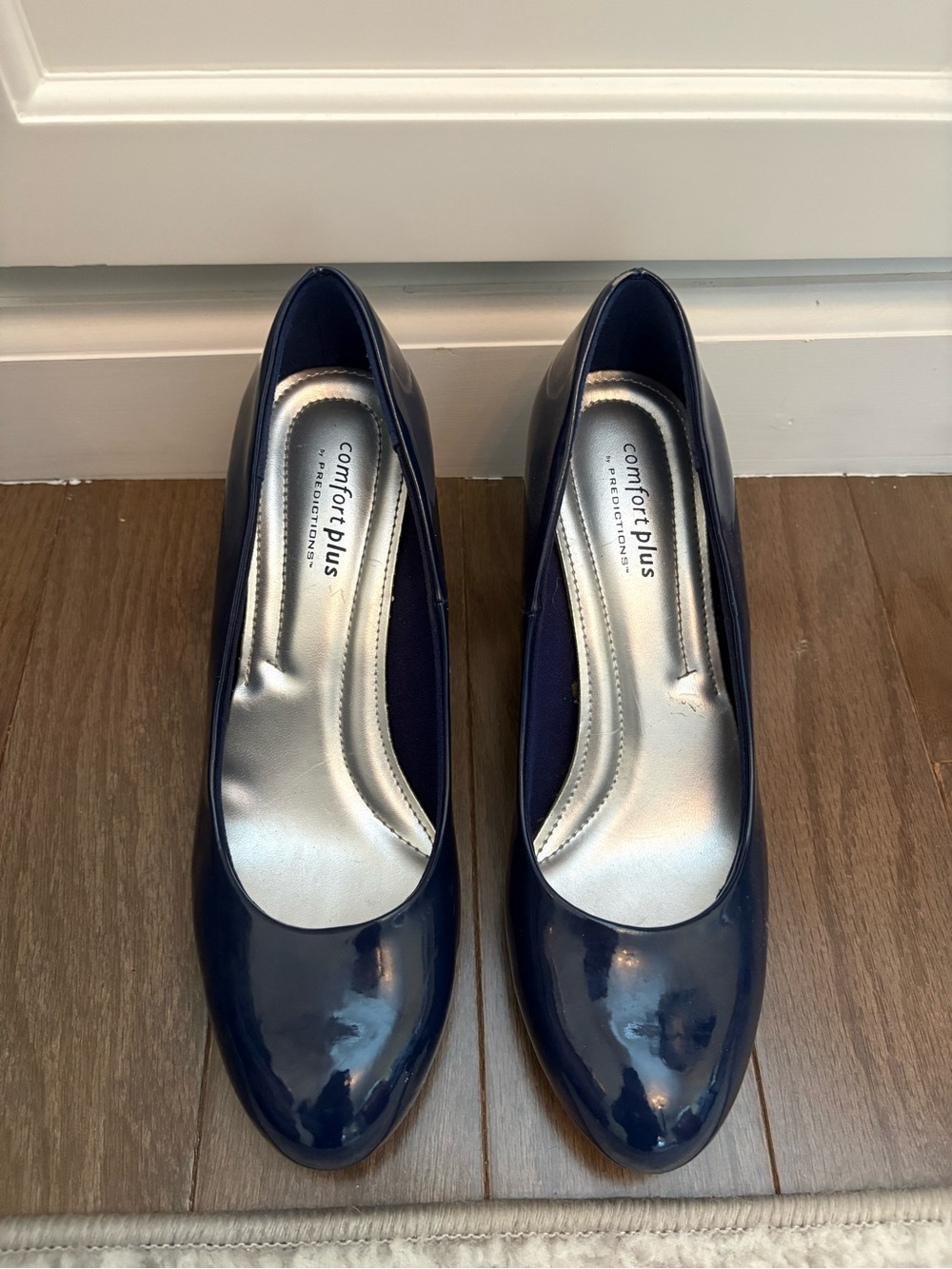 comfort plus by Predictions Navy Patent Round-Toe Heels, size 8